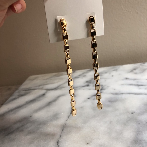 Noir Luxe Chain Drop Earrings - Picture 4 of 6